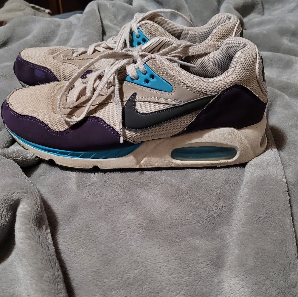 Nike Correlate sneakers!